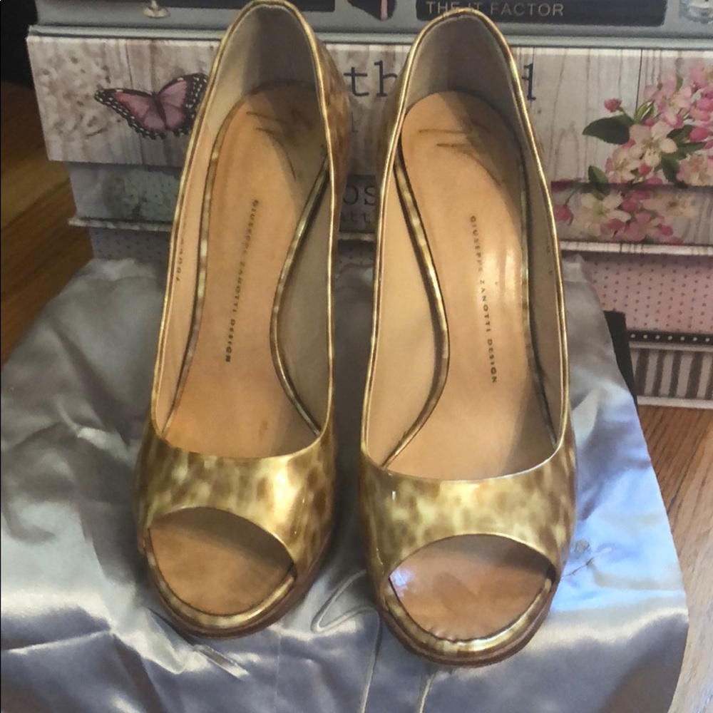 Giuseppe Zanotti Gold Pump